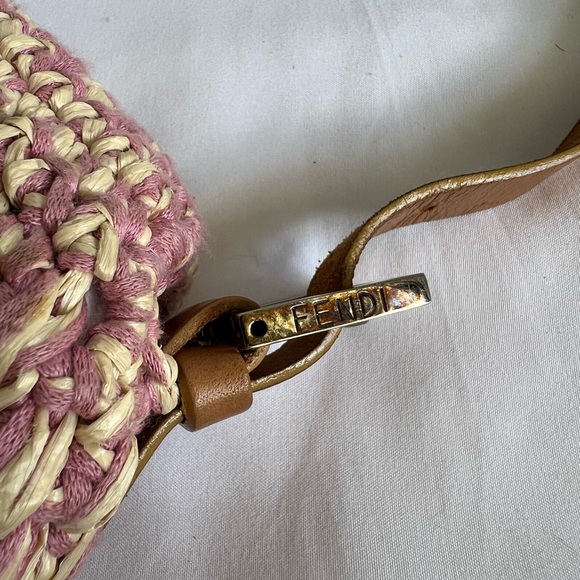 ✨SOLD✨ Vintage Fendi Pink Raffia Baguette - Picture 8 of 16